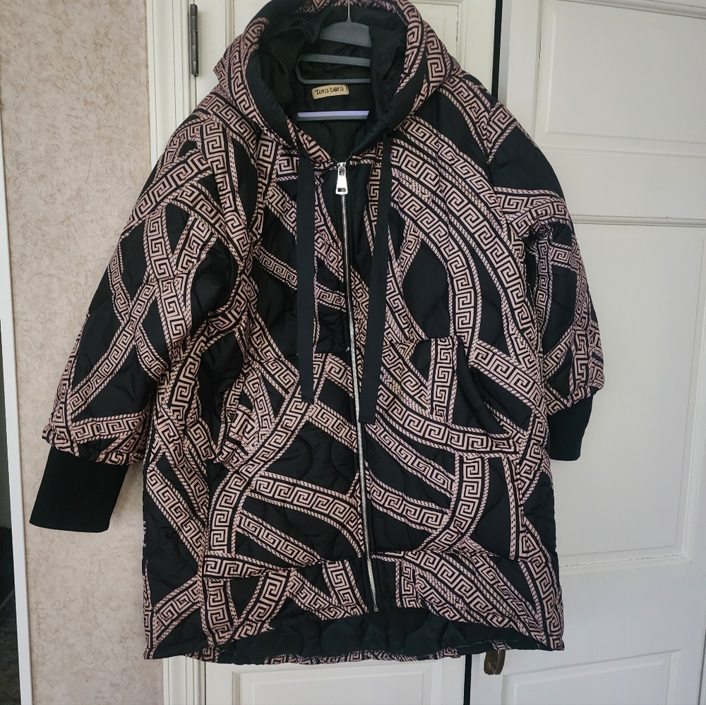 looks like Versace Black and Tan Print Puffer Jacket.pit To Pit 24".lenght 38/36